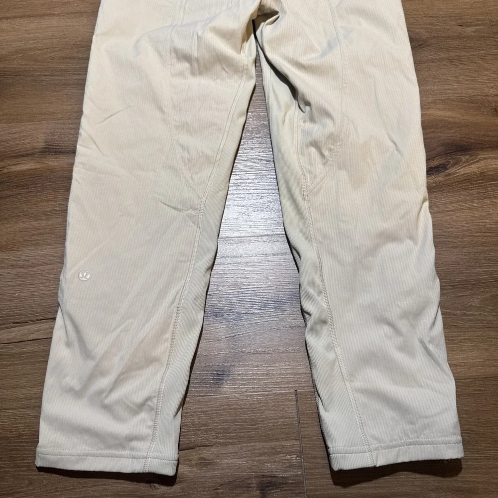LULULEMON Dance Pant Studio Mid Rise Lined Crop  Size 2  25